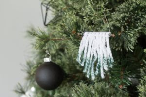 Create simple and modern DIY Christmas ornaments with yarn and twigs! | My Breezy Room