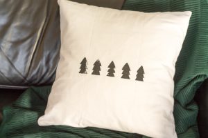 DIY Scandi Pillow: Simple Modern Pillow DIY | My Breezy Room #scandichristmas #scandidecor #modernchristmas #modern decor #diyscandi #diypillow