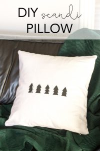 DIY Scandi Pillow: Simple Modern Pillow DIY | My Breezy Room #scandichristmas #scandidecor #modernchristmas #modern decor #diyscandi #diypillow