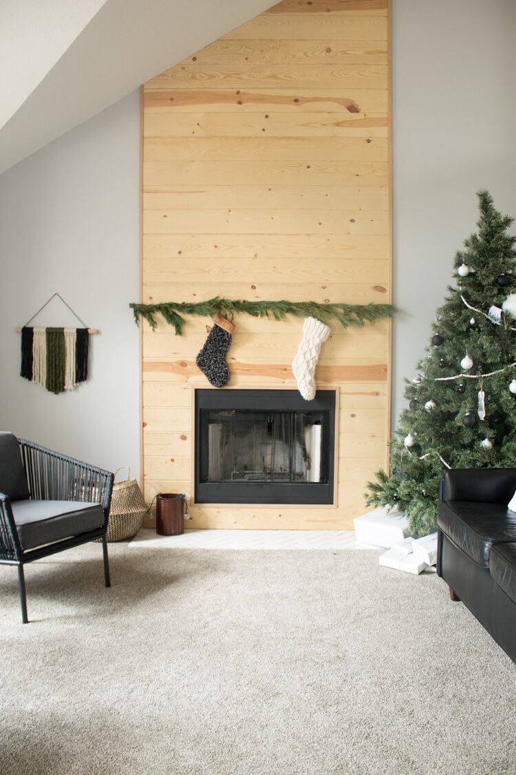 Love this modern Christmas home tour! It's a simple way to mix natural elements with black and white and teal for a classic, modern holiday look!