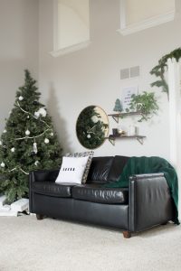 Love this modern Christmas home tour! It's a simple way to mix natural elements with black and white and teal for a classic, modern holiday look!