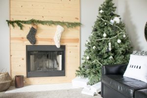 Love this modern Christmas home tour! It's a simple way to mix natural elements with black and white and teal for a classic, modern holiday look!