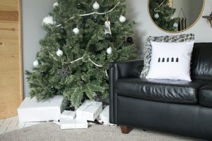 Love this modern Christmas home tour! It's a simple way to mix natural elements with black and white and teal for a classic, modern holiday look!