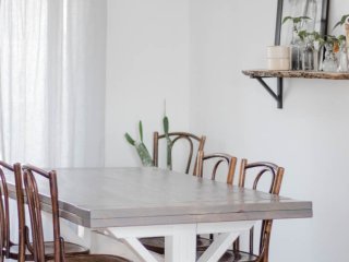 How to be a minimalist: minimalist dining room with clear counters and minimal decor