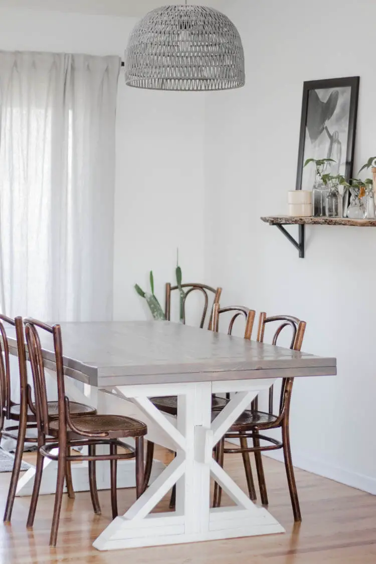 How to be a minimalist: minimalist dining room with clear counters and minimal decor