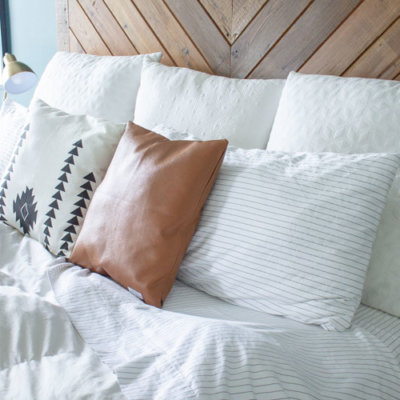4 Ways to Make Your Bed Cozy | My Breezy Room