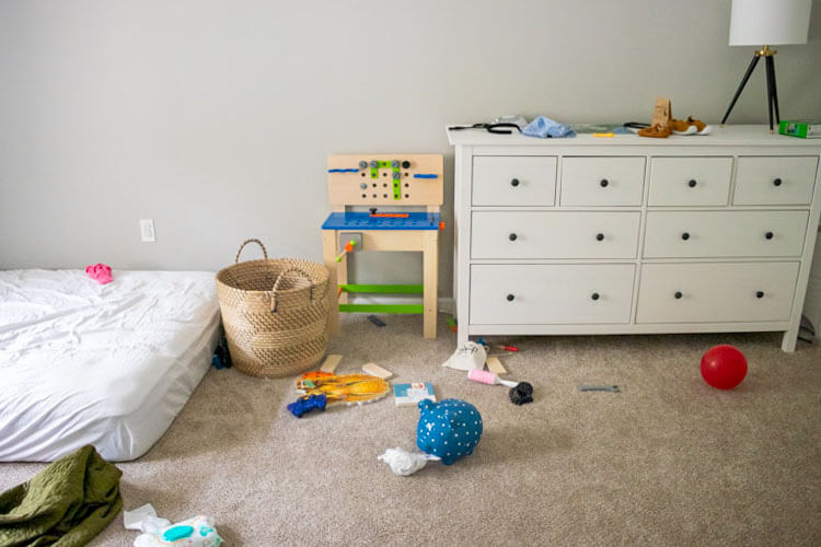 Real life home tour: how my minimalist apartment really looks. This is our kids' room.