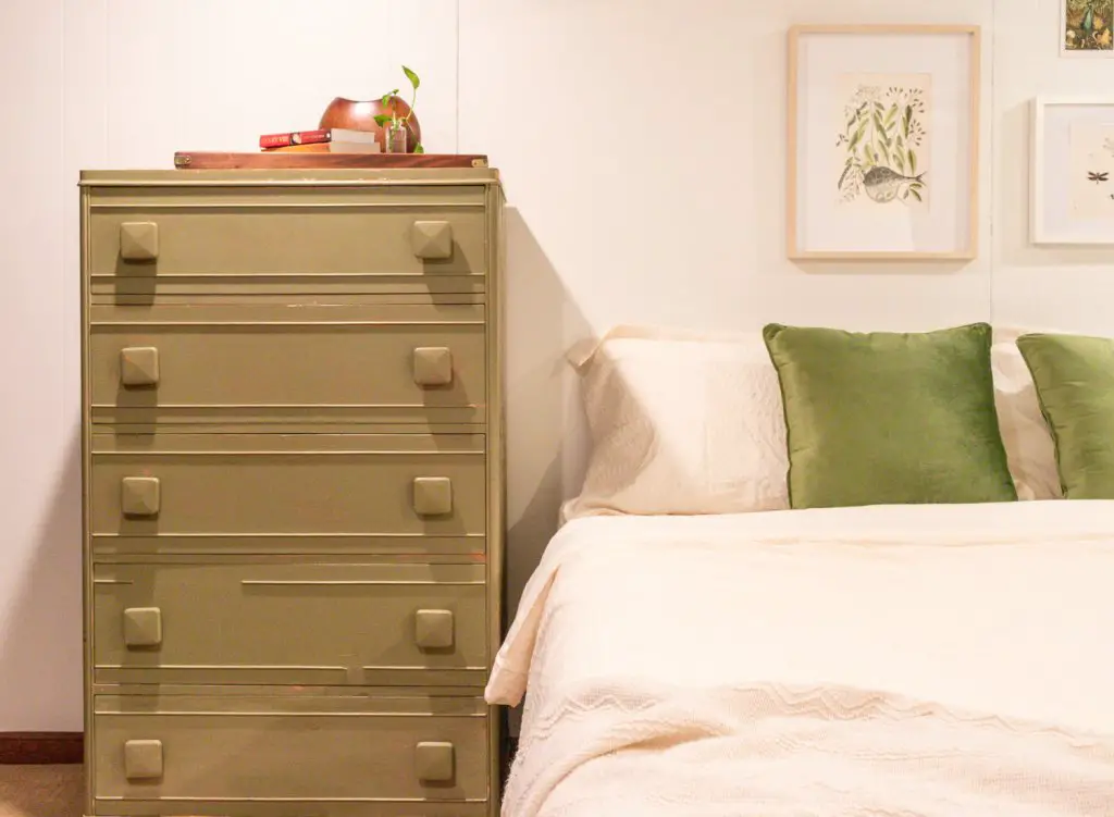 White and green bedroom - Guest room makeover