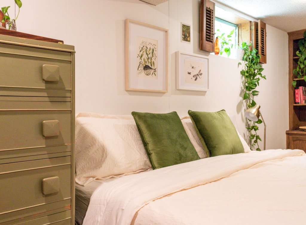 White and green bedroom - Guest room makeover