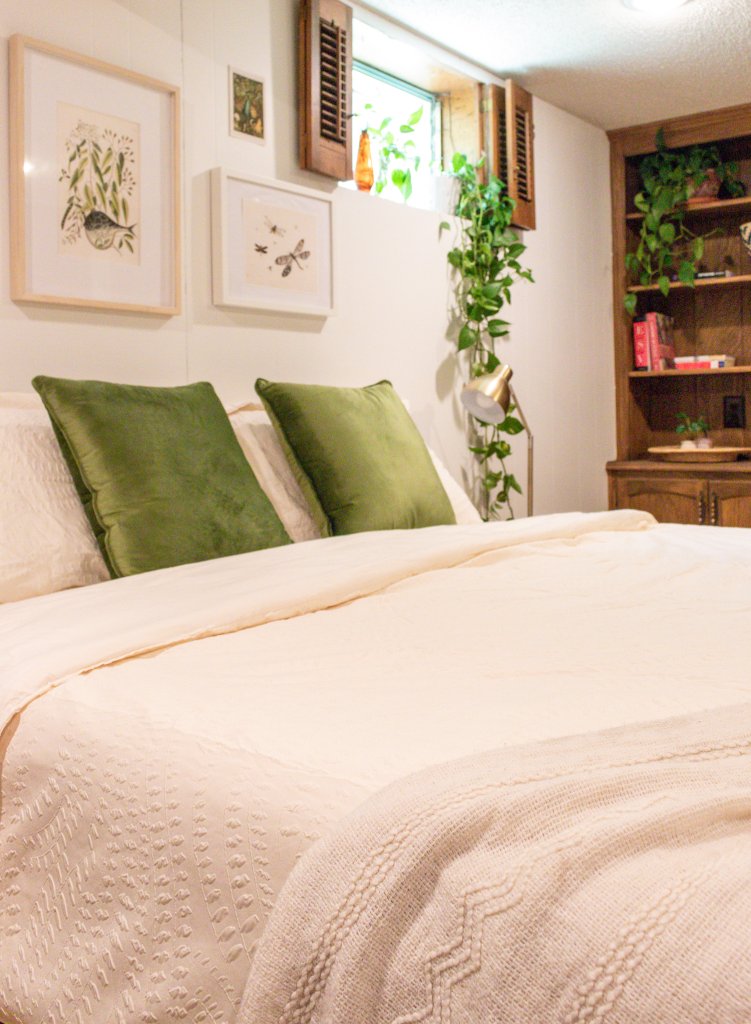 White and green bedroom - Guest room makeover