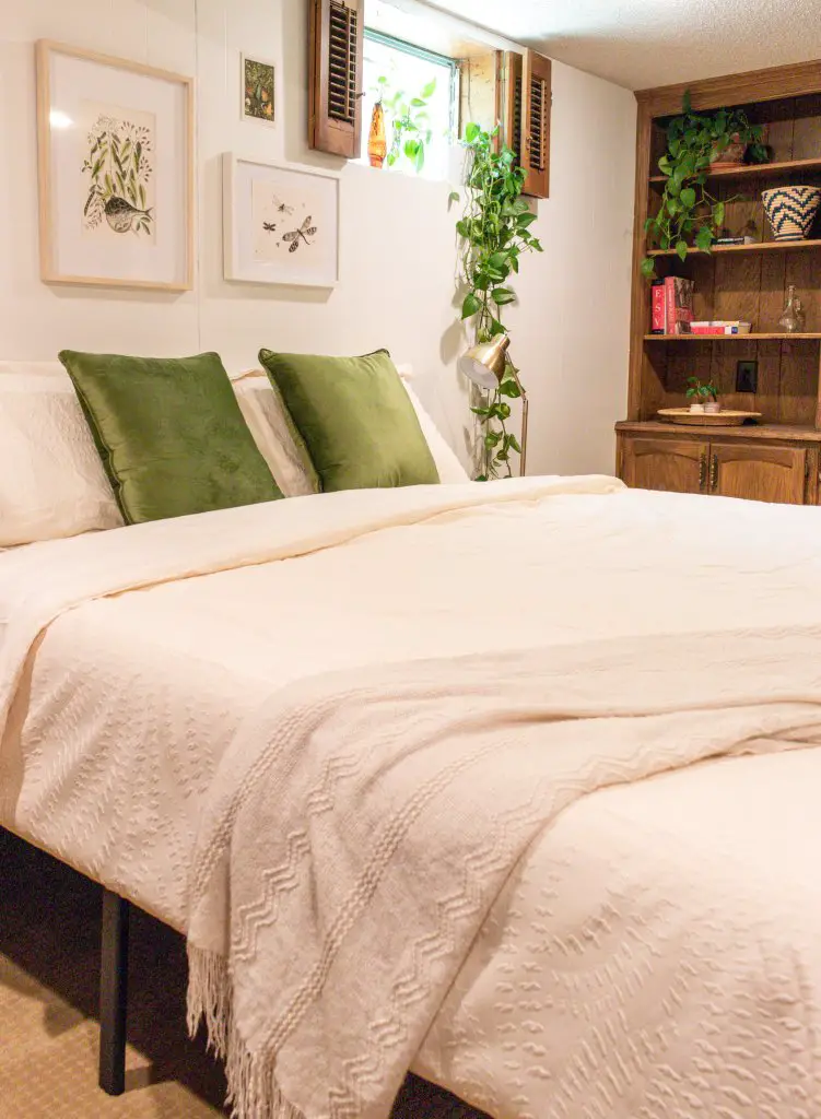 White and green bedroom - Guest room makeover