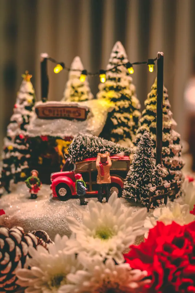 Sourcing and Decorating With Vintage Christmas Decorations